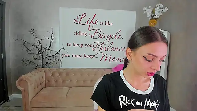 ReynaTheVixen online show from September 14, 2025, 1:54 pm