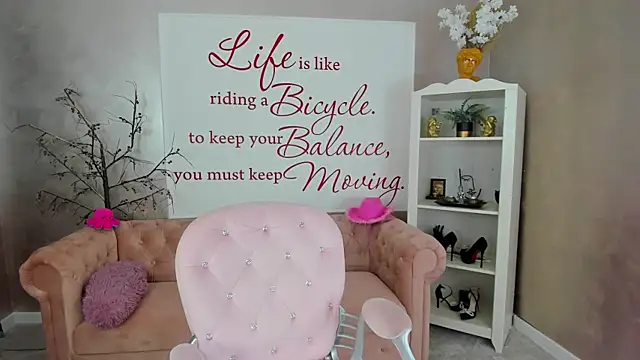 ReynaTheVixen online show from October 1, 2025, 4:02 pm