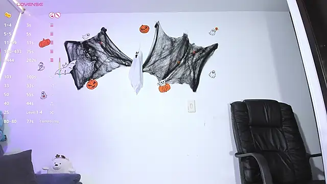 Snapshot of ValerieInk chatting on October 31, 2025, 1:01 pm ValerieInk online show from October 31, 2025, 1:01 pm