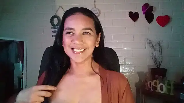 Snapshot of MiiaVelasquez chatting on April 6, 2026, 4:32 am MiiaVelasquez online show from April 6, 2026, 4:32 am