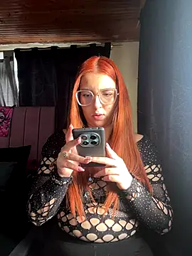 CoraVibes online show from October 28, 2025, 11:47 am