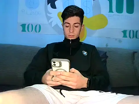 Newbrian20 online show from September 25, 2025, 9:40 pm