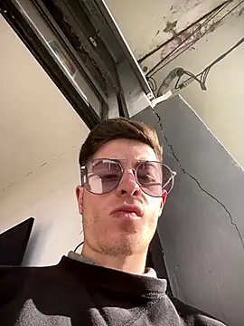 Newbrian20 online show from October 8, 2025, 8:06 pm