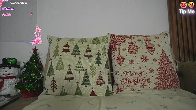 Roxybeautyy online show from December 16, 2025, 9:47 am