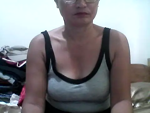 nathalie0045 online show from June 12, 2026, 10:30 pm