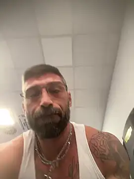 Snapshot of GmGit chatting on October 6, 2025, 6:44 am GmGit online show from October 6, 2025, 6:44 am