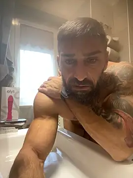 Snapshot of GmGit chatting on October 21, 2025, 2:40 pm GmGit online show from October 21, 2025, 2:40 pm