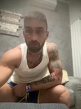 Snapshot of GmGit chatting on November 1, 2025, 3:19 am GmGit online show from November 1, 2025, 3:19 am