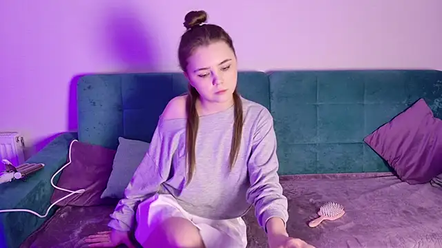 Snapshot of LeksaLove chatting on December 16, 2025, 5:18 pm LeksaLove online show from December 16, 2025, 5:18 pm