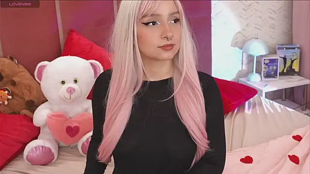 Snapshot of CoralineSky chatting on October 5, 2025, 8:51 pm CoralineSky online show from October 5, 2025, 8:51 pm