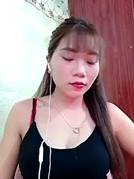 Snapshot of MyMy08 chatting on December 17, 2025, 2:01 pm MyMy08 online show from December 17, 2025, 2:01 pm