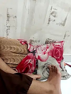 Snapshot of cute_parii_ chatting on September 18, 2025, 8:33 pm cute parii online show from September 18, 2025, 8:33 pm