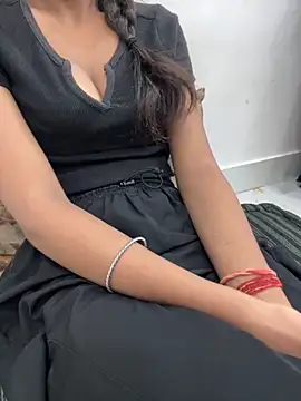 Snapshot of cute_parii_ chatting on October 1, 2025, 10:16 pm cute parii online show from October 1, 2025, 10:16 pm