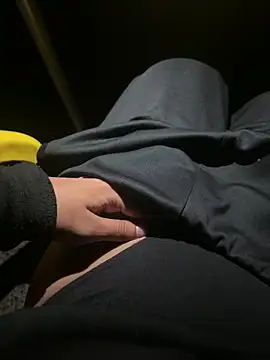 Snapshot of deeidnic chatting on October 8, 2025, 12:30 am deeidnic online show from October 8, 2025, 12:30 am