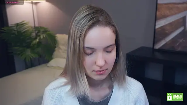 HongTomczak online show from November 28, 2025, 8:28 am