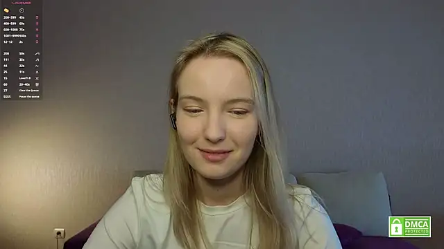 HongTomczak online show from June 14, 2026, 7:43 am