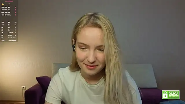 HongTomczak online show from June 18, 2026, 7:52 am