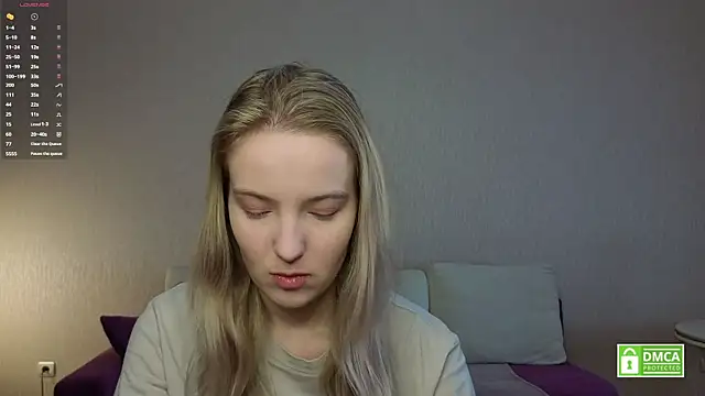 HongTomczak online show from June 26, 2026, 7:35 am