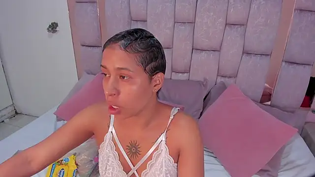 cloemorwen online show from December 15, 2025, 10:03 pm