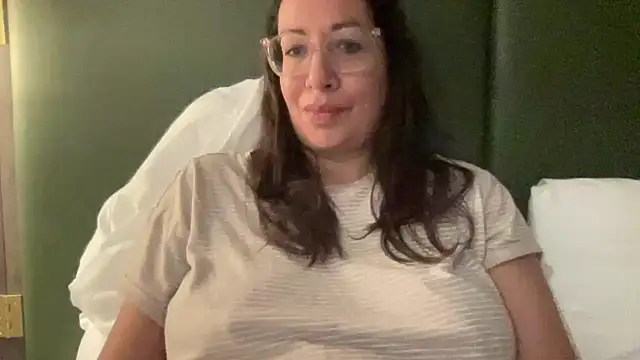 RosaFreya online show from June 17, 2026, 11:38 pm