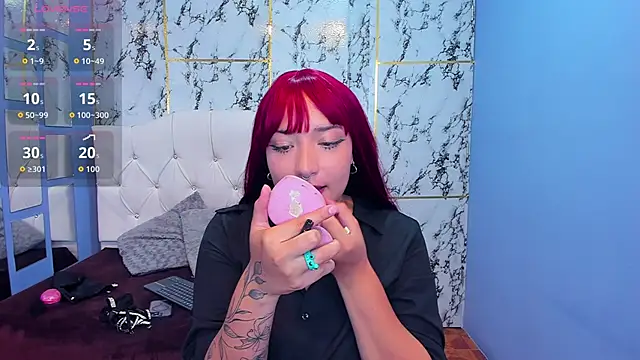 Snapshot of Itsuki_N chatting on October 10, 2025, 12:48 pm Itsuki N online show from October 10, 2025, 12:48 pm