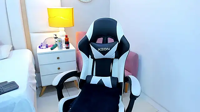 EimmyJones online show from November 2, 2025, 1:46 pm