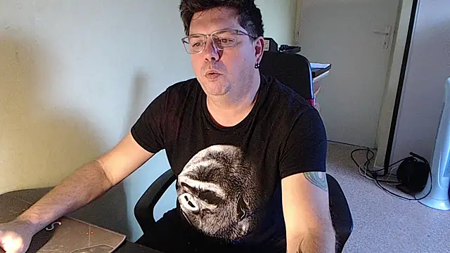 Snapshot of blueandwhite1 chatting on October 8, 2025, 7:17 am blueandwhite1 online show from October 8, 2025, 7:17 am