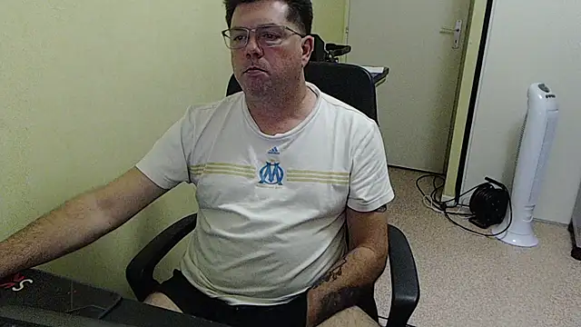 Snapshot of blueandwhite1 chatting on October 14, 2025, 8:20 pm blueandwhite1 online show from October 14, 2025, 8:20 pm