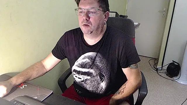 Snapshot of blueandwhite1 chatting on November 1, 2025, 8:49 am blueandwhite1 online show from November 1, 2025, 8:49 am