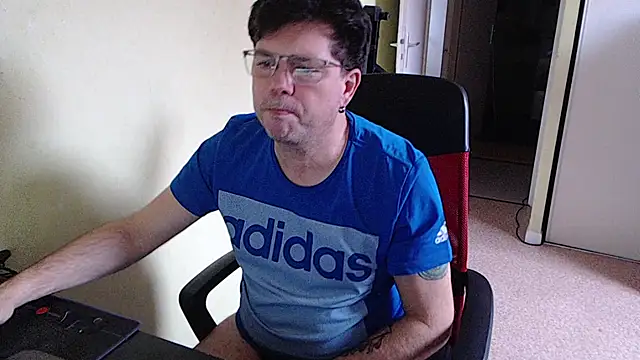 blueandwhite1 online show from February 17, 2026, 4:02 pm