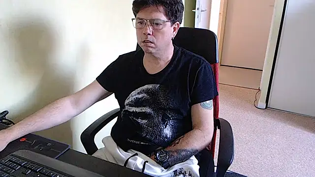 blueandwhite1 online show from March 9, 2026, 4:44 pm