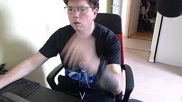 blueandwhite1 online show from March 13, 2026, 3:18 pm