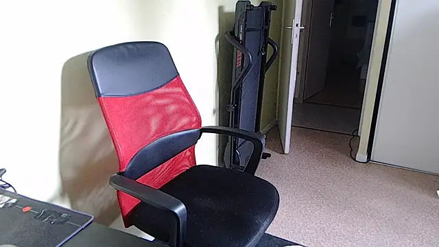 blueandwhite1 online show from March 31, 2026, 2:28 pm