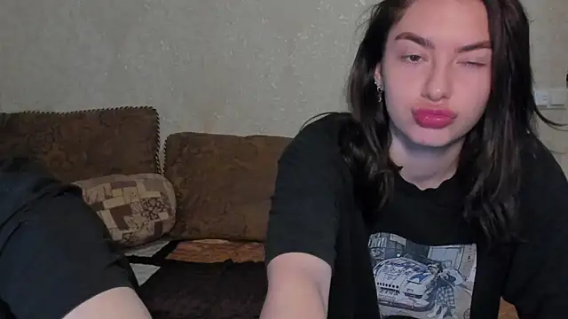 Snapshot of muuur_fam chatting on September 18, 2025, 8:44 pm muuur fam online show from September 18, 2025, 8:44 pm