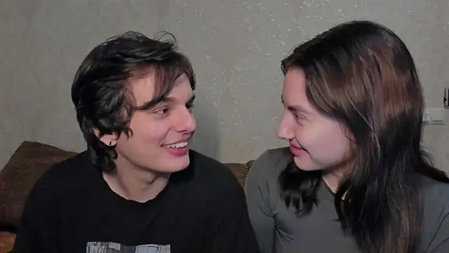 Snapshot of muuur_fam chatting on October 3, 2025, 8:06 pm muuur fam online show from October 3, 2025, 8:06 pm