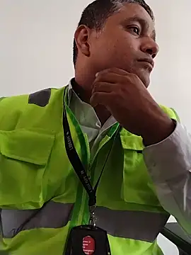 Snapshot of danigarci2307 chatting on December 22, 2025, 9:01 pm danigarci2307 online show from December 22, 2025, 9:01 pm