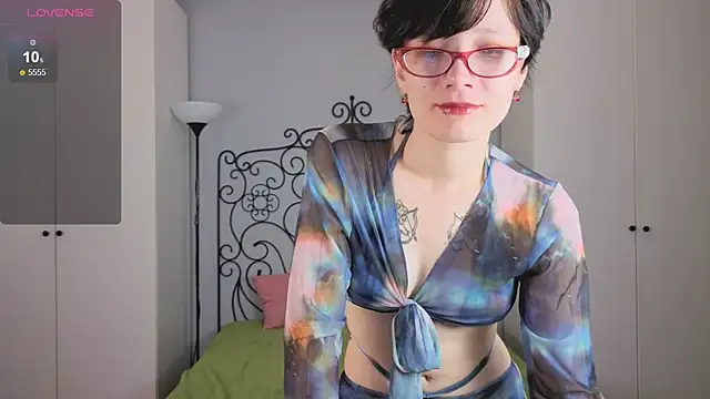 oliviafairy1 online show from September 12, 2025, 1:06 am
