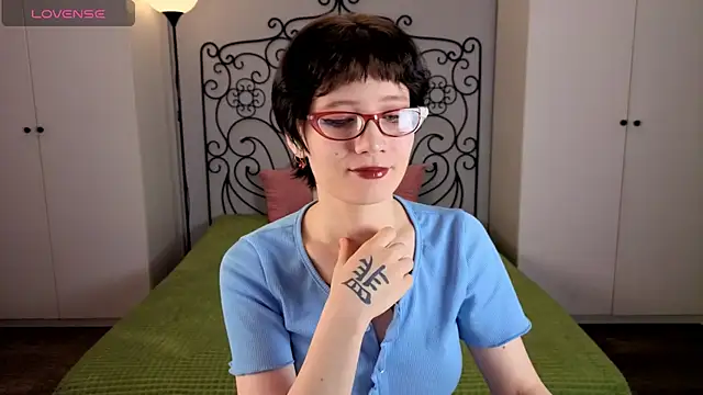 oliviafairy1 online show from October 6, 2025, 4:04 pm