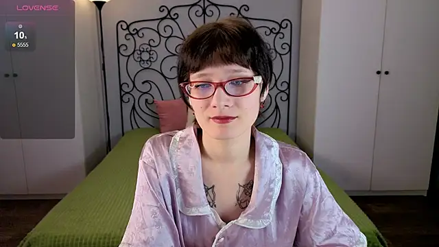 oliviafairy1 online show from October 18, 2025, 4:52 pm