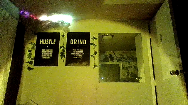 Snapshot of B3toBaby chatting on December 5, 2025, 10:13 am B3toBaby online show from December 5, 2025, 10:13 am