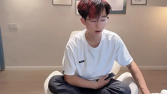 STxuguanhan online show from October 1, 2025, 9:04 am