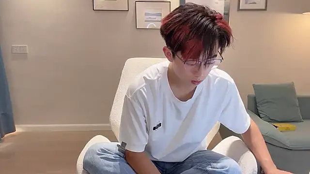 STxuguanhan online show from October 3, 2025, 9:17 am