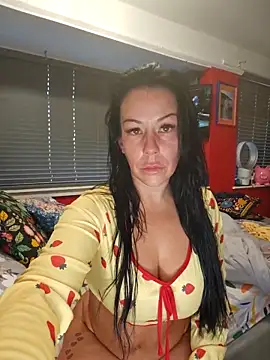 Filthymaddymilfy25 online show from May 10, 2026, 7:19 pm
