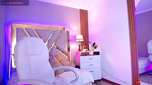 Ashley parkerr online show from March 15, 2026, 5:02 am