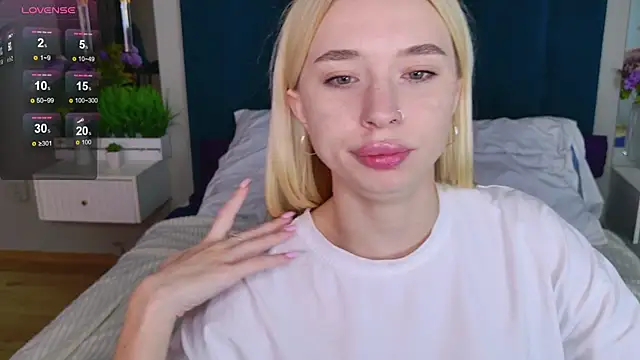 Snapshot of RachelColon chatting on September 18, 2025, 10:39 am RachelColon online show from September 18, 2025, 10:39 am