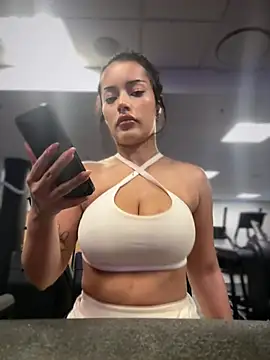 Snapshot of Risky_Workouts chatting on April 8, 2026, 1:22 pm Risky Workouts online show from April 8, 2026, 1:22 pm