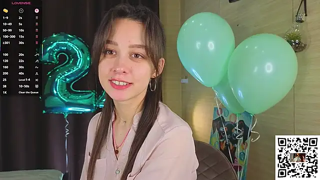 VineciaDestors online show from October 13, 2025, 5:46 pm