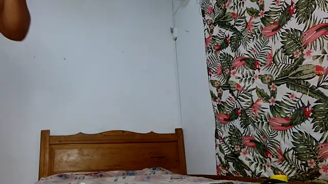 Snapshot of 69smallstar chatting on February 12, 2026, 6:36 pm 69smallstar online show from February 12, 2026, 6:36 pm