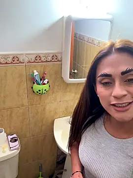 tifanyfever online show from October 25, 2025, 9:53 pm