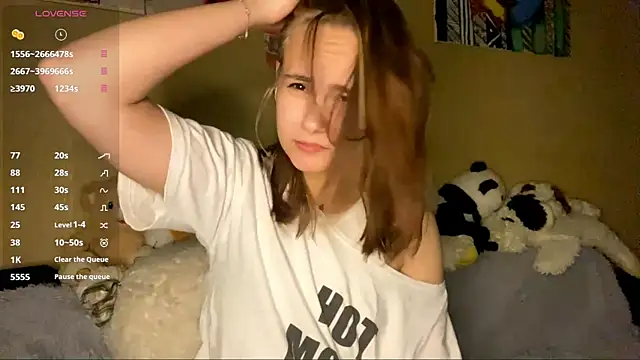 Snapshot of RayeBaj chatting on October 4, 2025, 4:49 pm RayeBaj online show from October 4, 2025, 4:49 pm